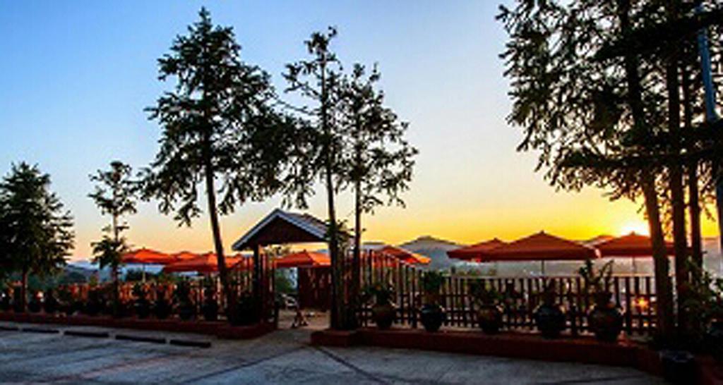 Hill Top Villa Hotel カロー エクステリア 写真